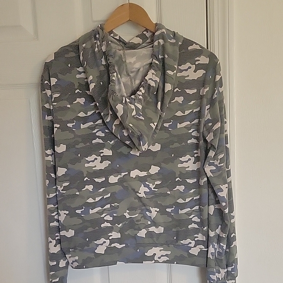 Camo Print Hoodie - Picture 5 of 5